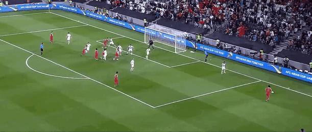 国足2-0击败越南粉丝反应,国足3比0韩国队回国欢呼