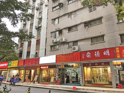 装裱一幅“花开富贵”盼“天蓬值岁兆丰年”