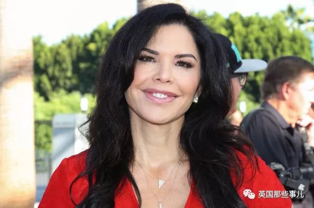 贝佐斯和新女友最新消息,贝佐斯与女友桑切斯的短信内容