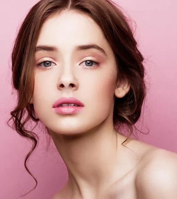 唇干唇裂涂唇膏会去死皮吗,唇裂唇干起皮修复唇膏儿童