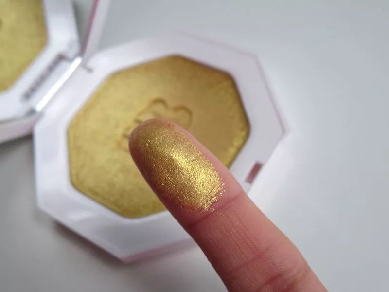 为什么我不买大牌彩妆了？