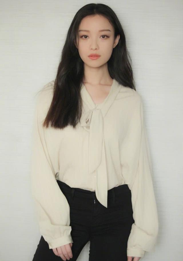 倪妮穿蝴蝶装好看吗,倪妮一袭白色长裙优雅迷人