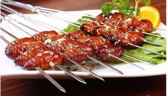 外国街头卖火爆的小吃,让外国人惊呆的中国小吃