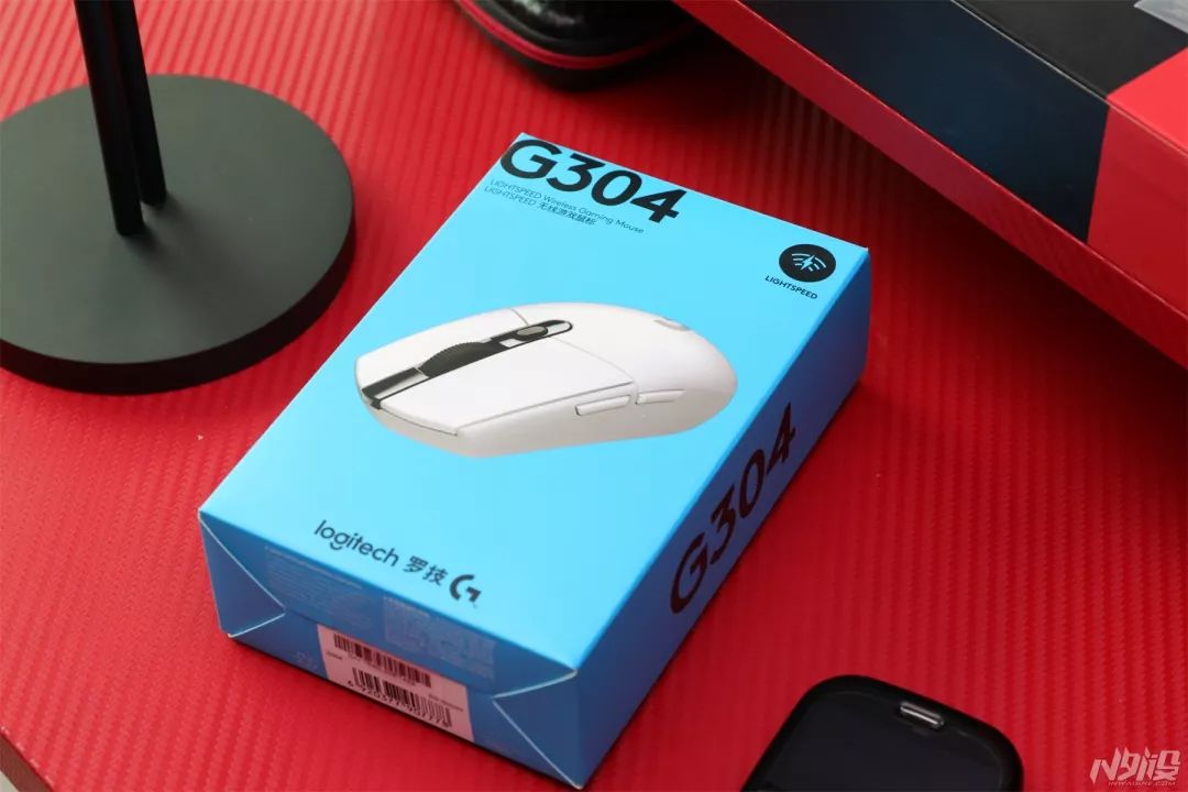 一千以内外设三件套,一千左右的全套外设