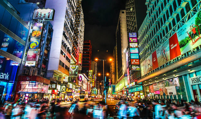 消费到底是在升级还是在降级2023,消费升级与降级趋势