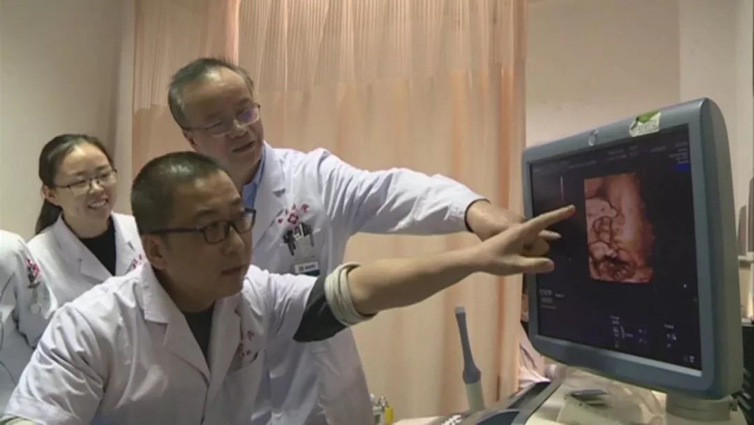 中国首例母亲移植子宫给女儿,中国首例试管女自然受孕