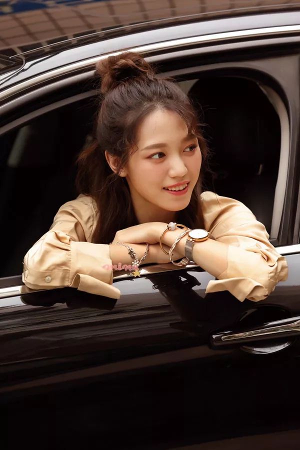 潮搭汇｜手部饰品×唇色美甲点亮冬日造型的通关密语