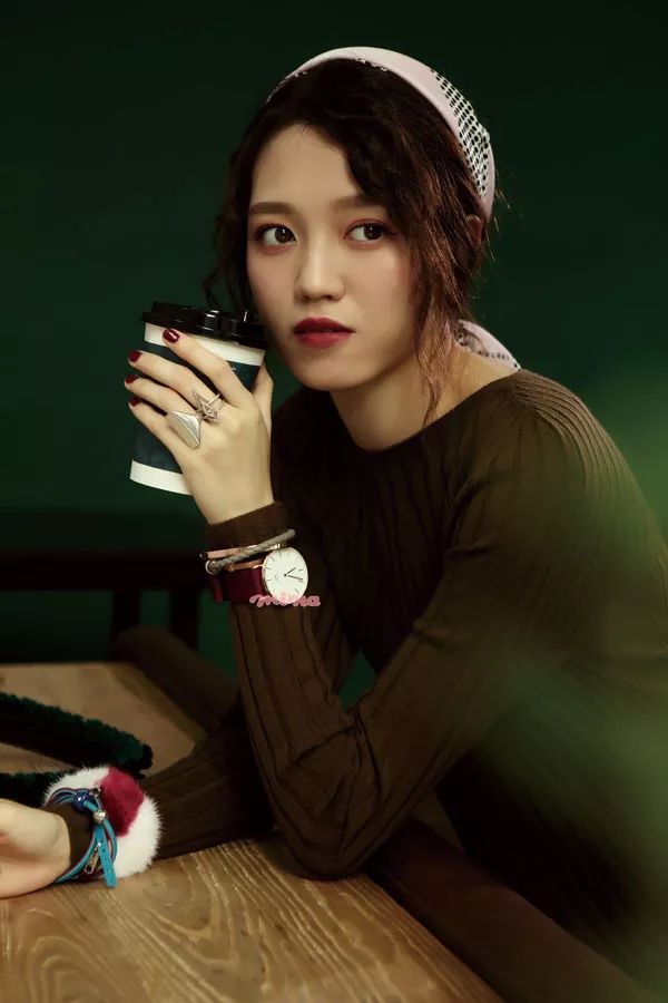 潮搭汇｜手部饰品×唇色美甲点亮冬日造型的通关密语