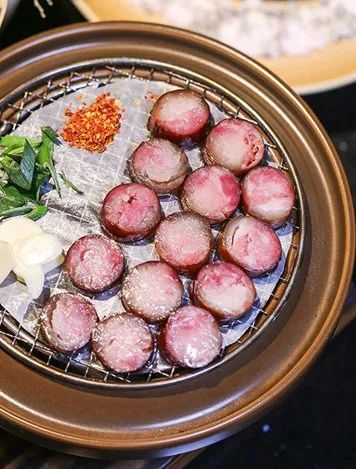 上桌、放火、砸罐罐……在长沙，吃饭皇帝大凭什么超“火”？文末狂砸现金券！