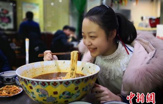 1月24日每天3分钟尽览天下事（春节期间郑州限行规则出炉/*花爆烟竹**郑州各县区全禁）