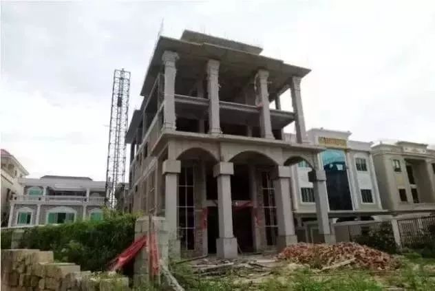 村支书竟是“*毒冰**教父”!4000警力开进他的地下王国!