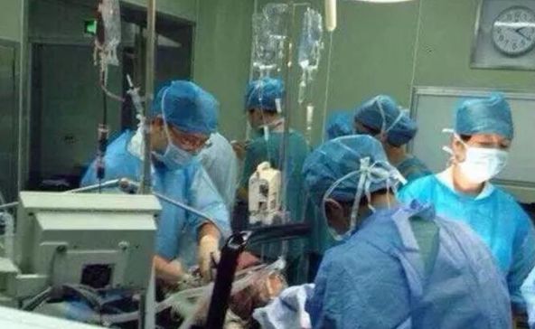 高三女生3个月只吃黄瓜！出大事了！妈妈哭死：怎么劝都不听……