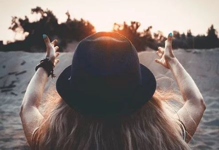 尿频尿急尿道口滴白怎么回事,尿滴白是不是前列腺炎很严重