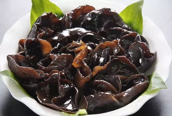 大蒜不能和什么一起吃有毒,大蒜和苹果不能一起吃