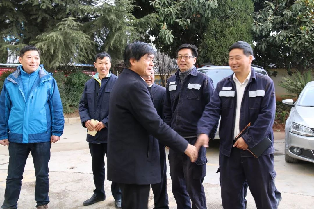 春节走访慰问贫困户简讯,春节慰问群众简讯