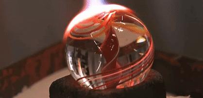 玻璃球里面的花纹是怎么回事,玻璃球中的花纹是如何印在里面的