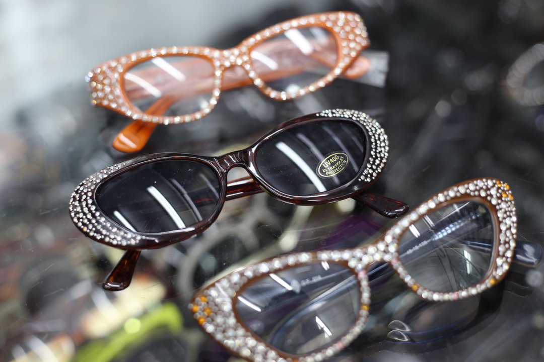 港星名人买买买：柬埔寨千金小姐，北角的眼镜皇后｜香港市井⑯