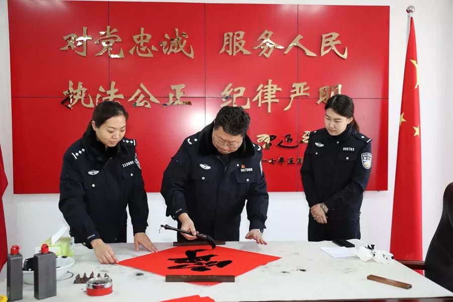 济南大明湖相亲相爱一家人,相亲相爱一家人济南