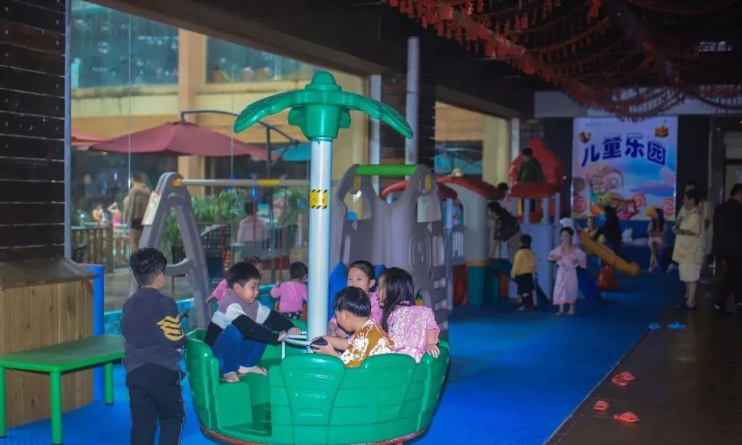 趁着假期来泡温泉吧,趁夏天还没来赶紧泡个温泉