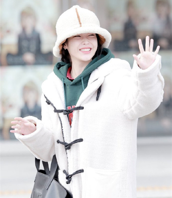 iu穿衣打扮,IU济州岛打卡