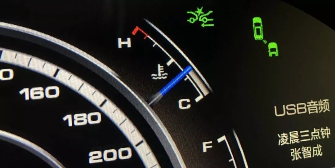 仪表盘上三大救命灯亮了赶紧停车,仪表盘故障灯亮了就停车了