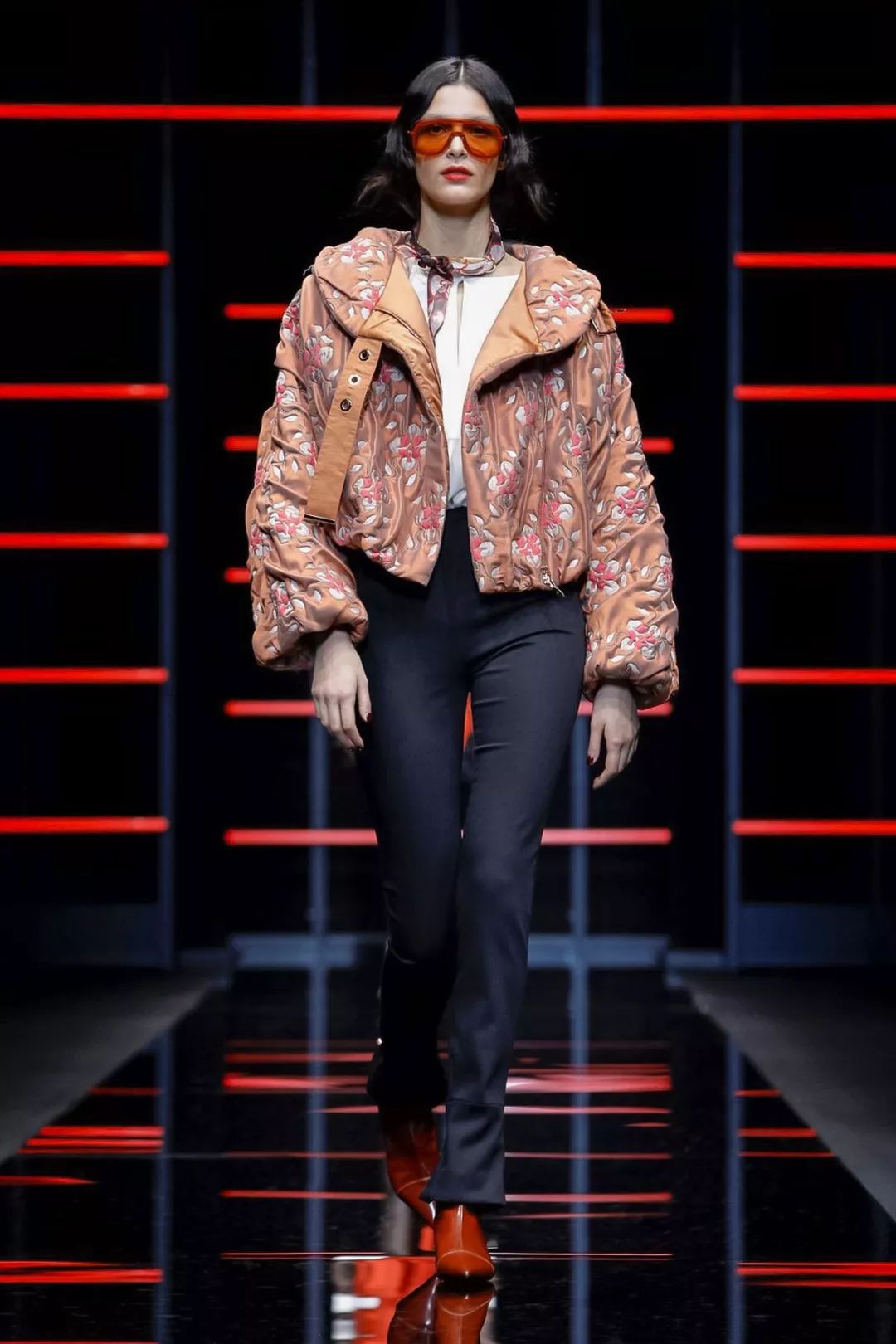 看完这场EmporioArmani，我终于感受到自由女性的魅力