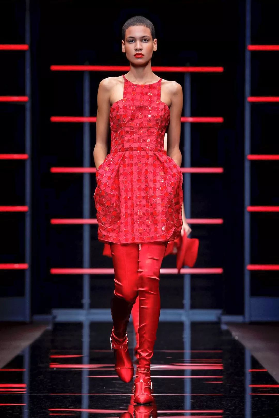 看完这场EmporioArmani，我终于感受到自由女性的魅力