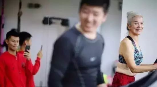 73岁中国最美奶奶健身抗癌,73岁天津老奶奶健身13年摆脱癌症