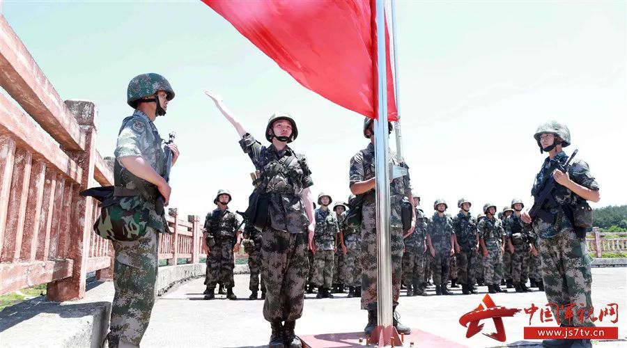 伸出右手看看你有几道手纹,手指无原因起老茧是什么原因