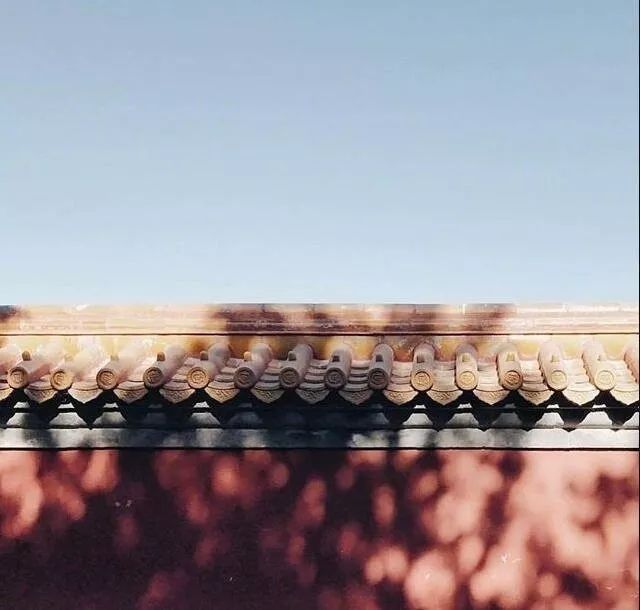 夜读身处低谷时不妨看看这8句话,夜读在人生的低谷中安然前行