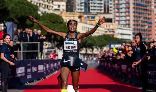 世界上跑得第三快的人是谁,世界上跑的最快的三大将