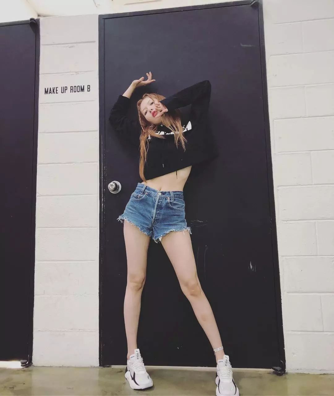 泫雅衣着,泫雅衣服怎么搭配