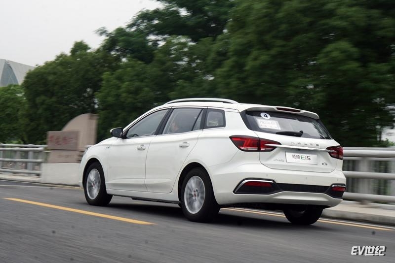 荣威ei5新能源纯电动车,全新纯电休旅车荣威ei5有话说