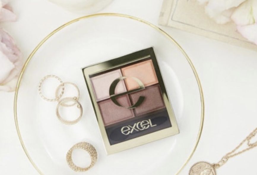 玩起来真的会上瘾！比买彩妆更有趣的只有彩妆抠盘了！