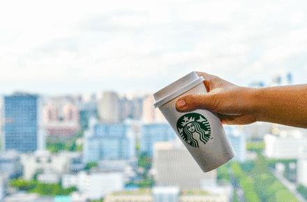 向上掀还是往下压？怎样才是外带咖啡杯盖的正确打开方式？