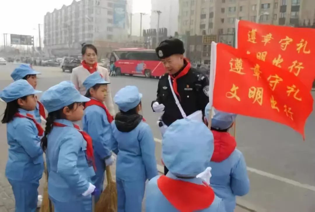 弘扬雷锋精神争做少年雷锋,传承雷锋精神争做文明好学生