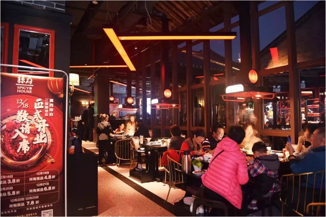 三街两巷南宁团购火锅,南宁三街两巷网红打卡地火锅