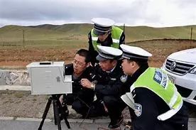怎么区分摄像头是拍违章还是超速,什么摄像头是监控超速的