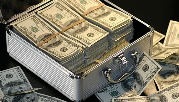 英国大量冻结中国留学生账户!疑似与洗钱、代购相关