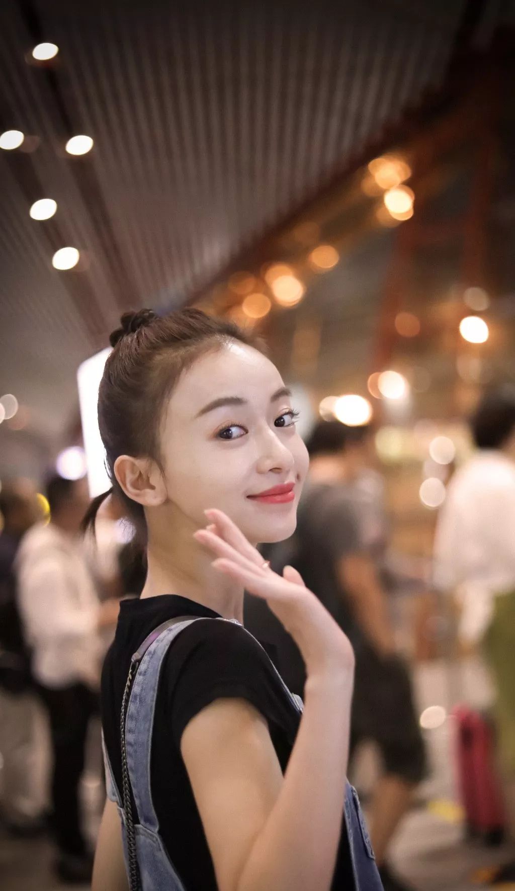 戚薇用的四色眼影,戚薇画繁星四月妆