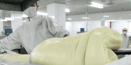 大白兔奶糖流水线包装,大白兔奶糖工厂流水线