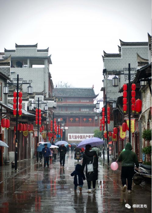 一位临江游子的故乡情：烟雨临江