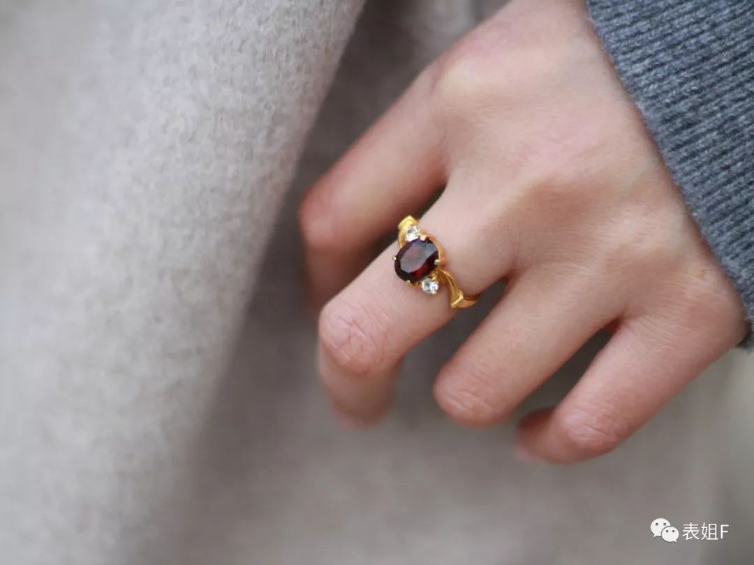 配饰年轻有气质,配饰发展大致分为几个阶段