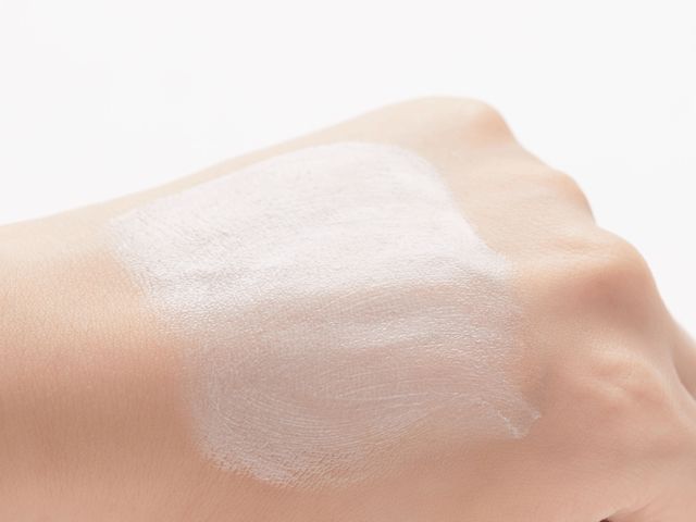 大卖45000瓶！涂上自带美颜的神器，白成一道光~