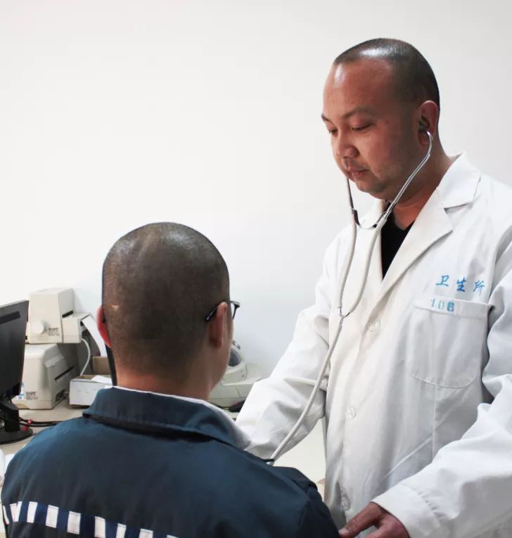 一面锦旗背后爱心故事,一面锦旗背后的帮扶故事