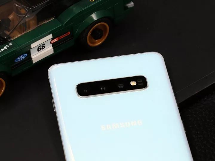 外媒三星galaxys10全系列上手体验 (三星galaxy s10曝光惊艳之作)