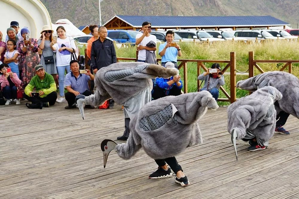 【丝路名城甜美哈密】憨态可掬、亦庄亦谐的“熊舞”,快来为这项哈萨克族民间舞蹈点赞吧!