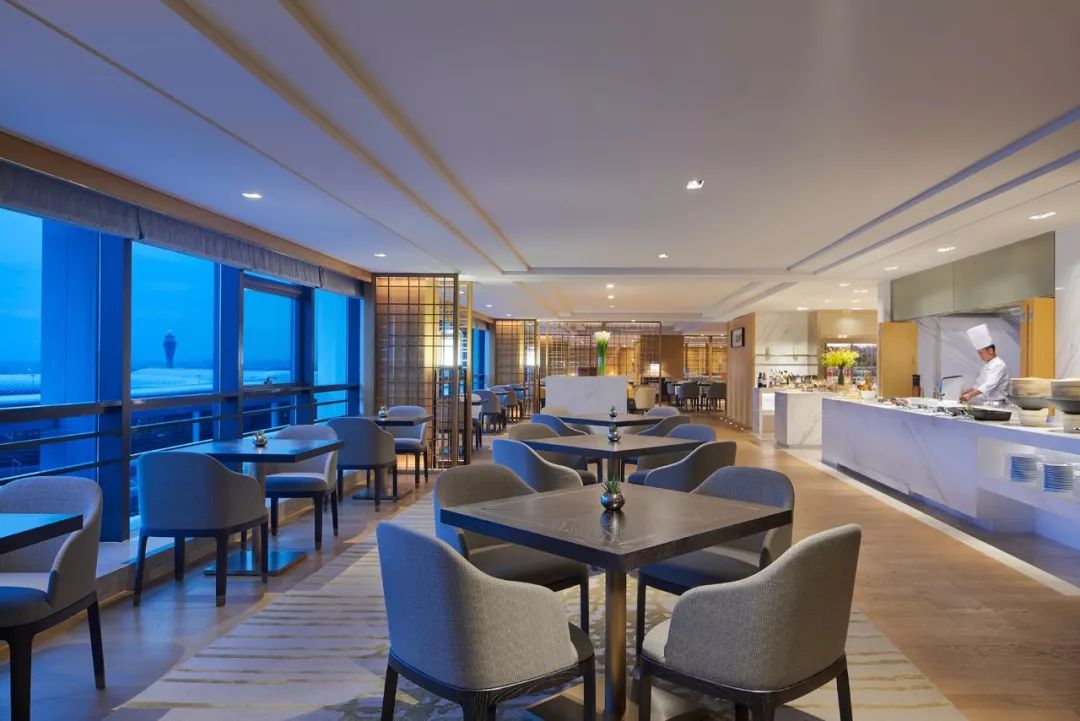 洗澡喝酒躺着看飞机!深圳机场这家奢华酒店“转机星人”务必了解一下!