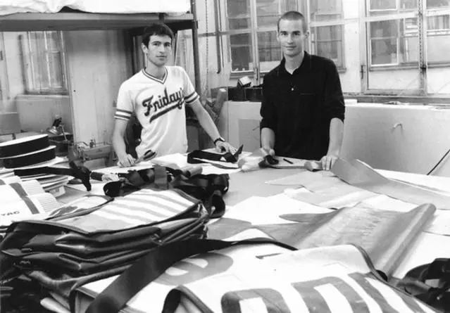 把废品变成生活用品,废料变实用东西