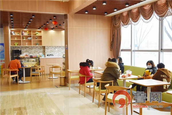 产妇突发羊水栓塞危急时刻,产妇脐带脱垂紧急抢救演练